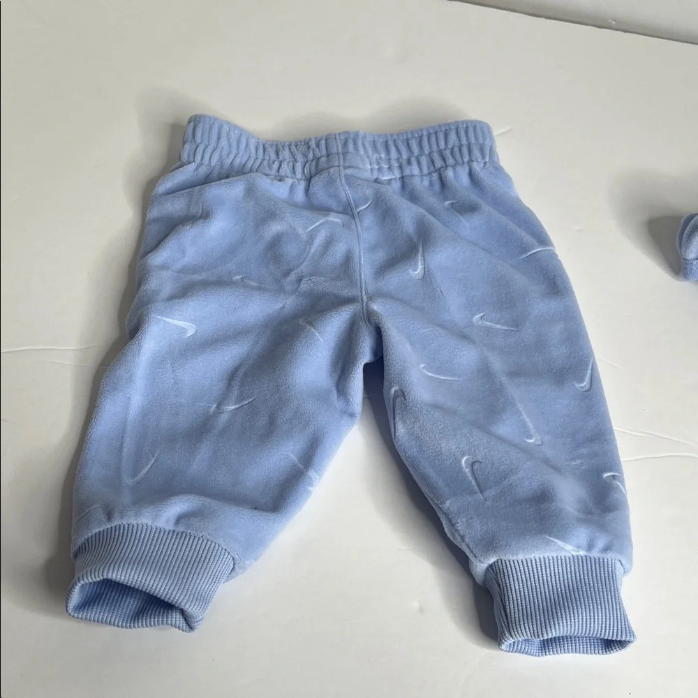 Nike Infant Girls' Essentials Bodysuit & Pants Set - Picture 10 of 12